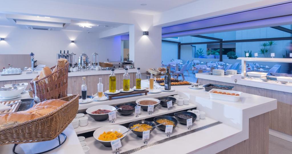 Imperial Palace Adults Only — Restaurant & bars in Pigianos Kampos