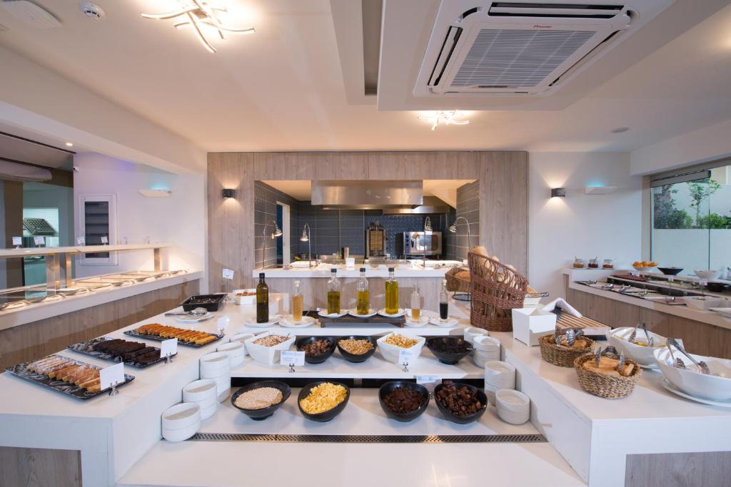 Imperial Palace Adults Only — Restaurant & bars in Pigianos Kampos