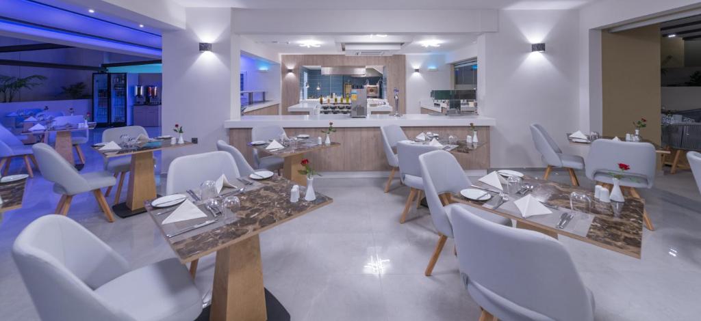 Imperial Palace Adults Only — Restaurant & bars in Pigianos Kampos