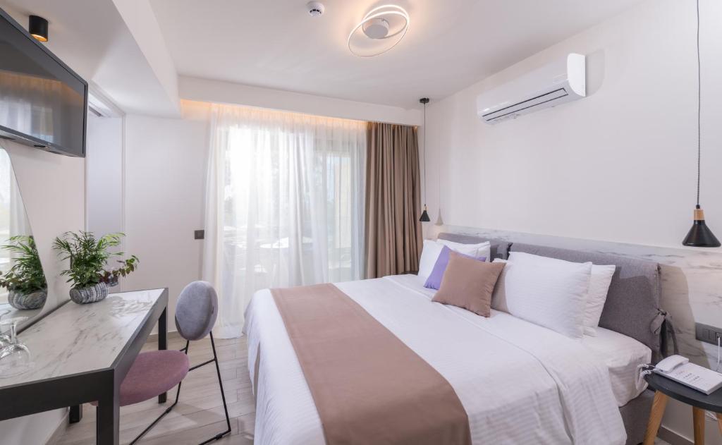 Imperial Palace Adults Only — Hotel rooms in Pigianos Kampos