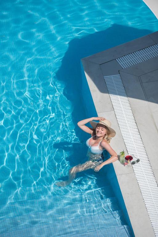 スイミングプール