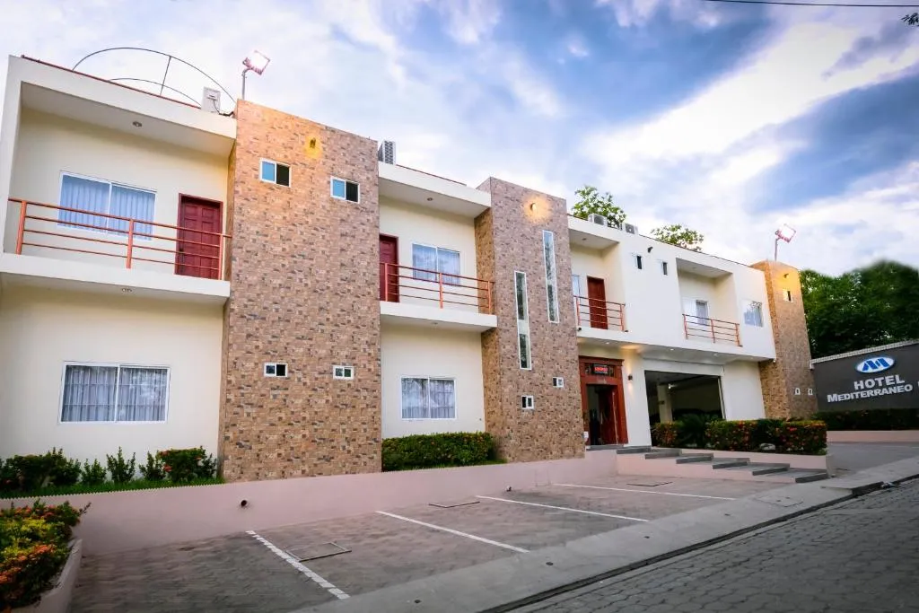 Hotel Mediterraneo Inn，位于Santa Rosa de Lima的酒店