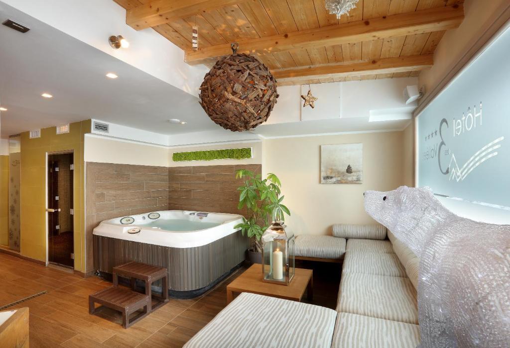 Hot tub