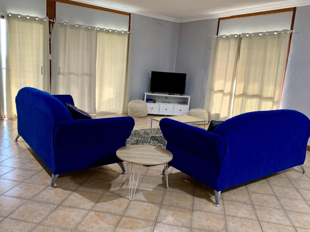 Bee’s Place - 3 bedroom home on 10 acres of land with distant ocean views — Hotel in Kangaroo Island