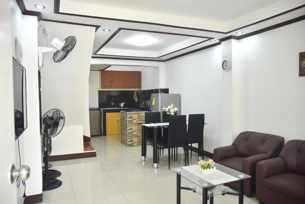 Furnished House in Calapan City Subdivision near ROBINSON/XENTRO Mall — Hotel in Calapan