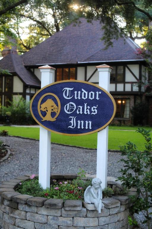 Tudor Oaks Inn Main image 2