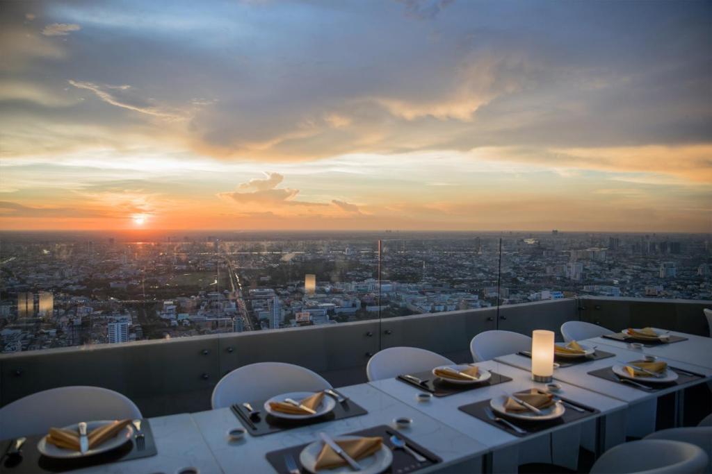 Baiyoke Sky Hotel — Restaurant & bars in Bangkok, Bangkok
