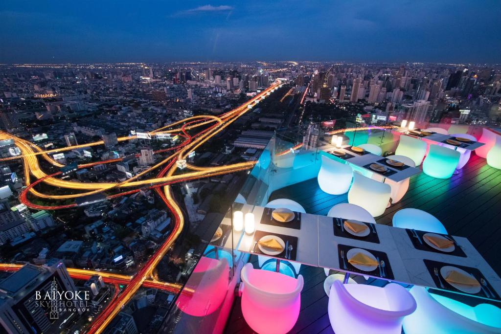 Baiyoke Sky Hotel — Restaurant & bars in Bangkok, Bangkok