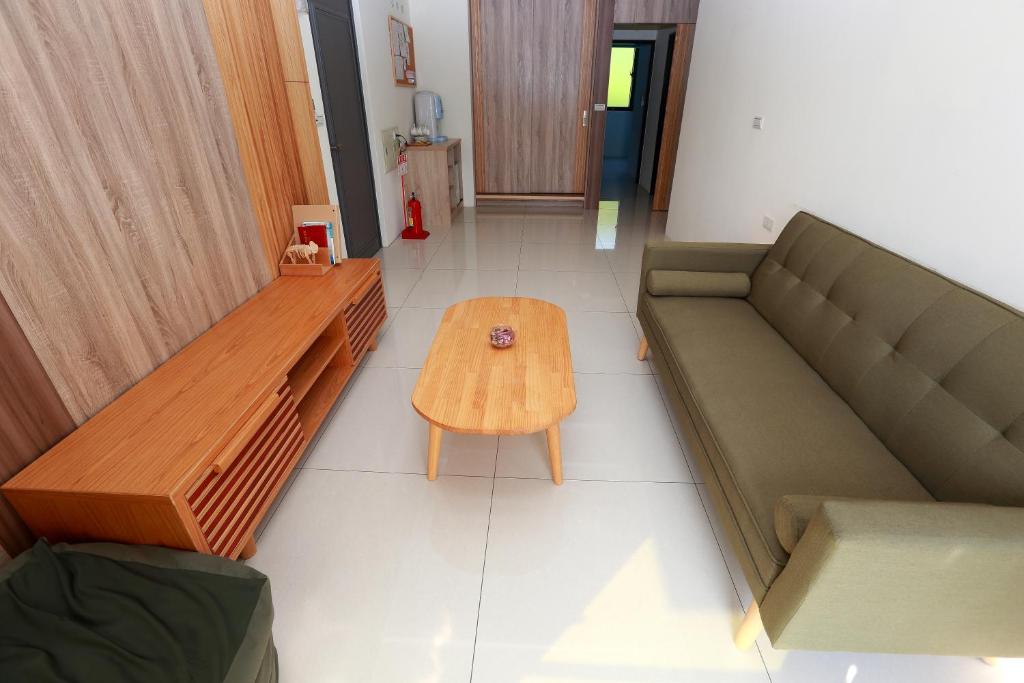 Shared lounge/TV area