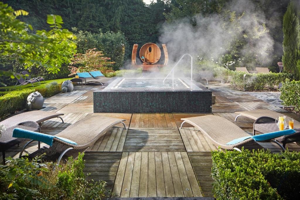 Hot tub