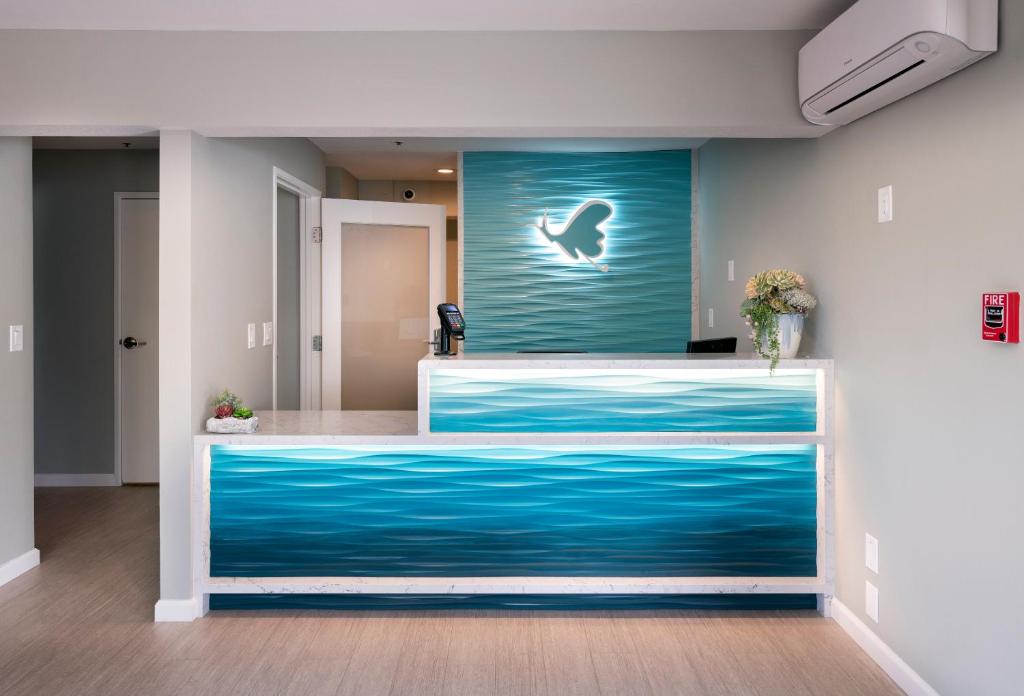 Mariposa Inn and Suites photo