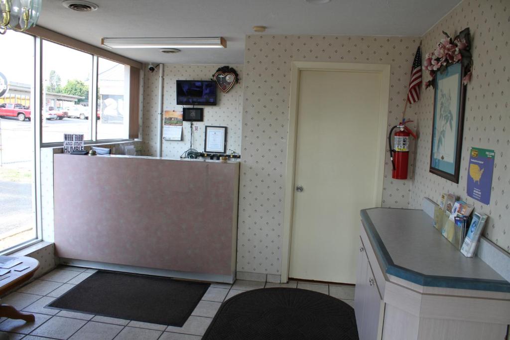 Budget Host Inn Bristol photo
