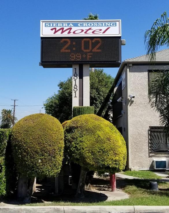 Sierra Crossing Motel — Hotel in Rialto (CA)