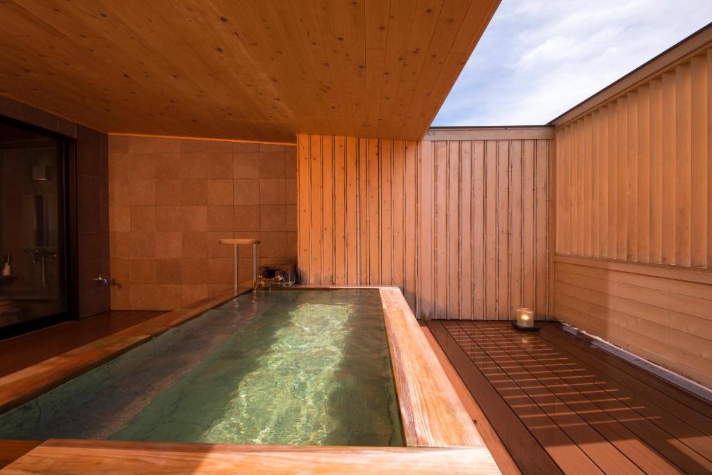 Hot spring bath