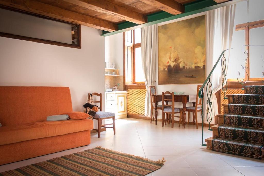 5 Comfortable apartment near old town center photo