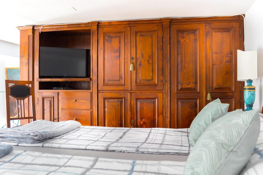 5 Comfortable apartment near old town center photo