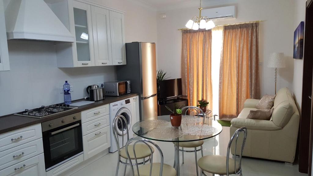 Fajtata Holiday Apartment — Hotel in Marsascala