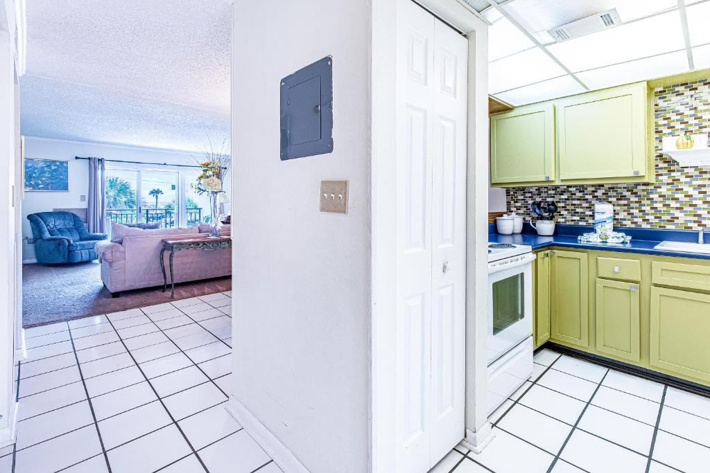 Emerald Isle 210 by RealJoy Main image 2