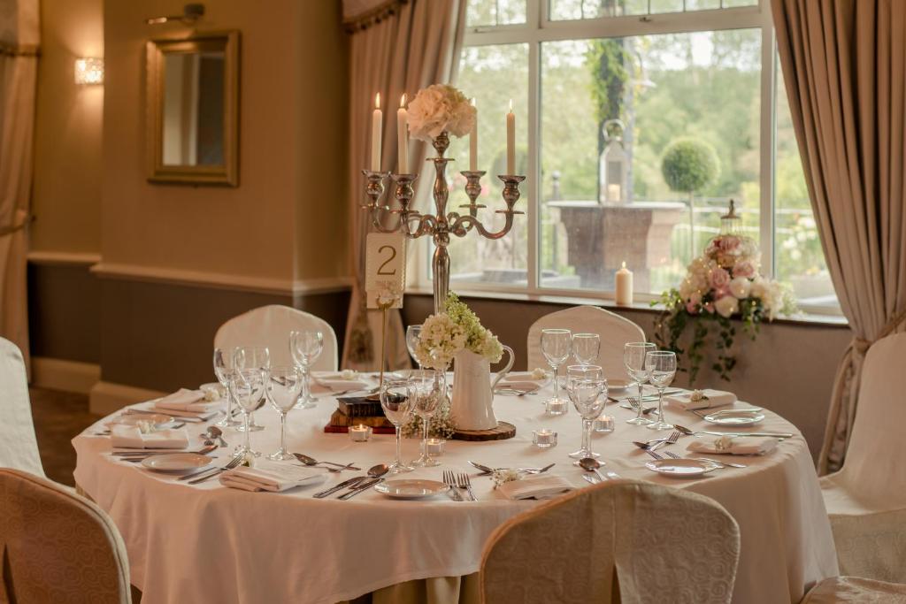 Scenic riverside views or gardens at Woodford Dolmen Hotel