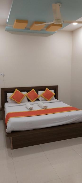 Hotel Radhika Inn photo