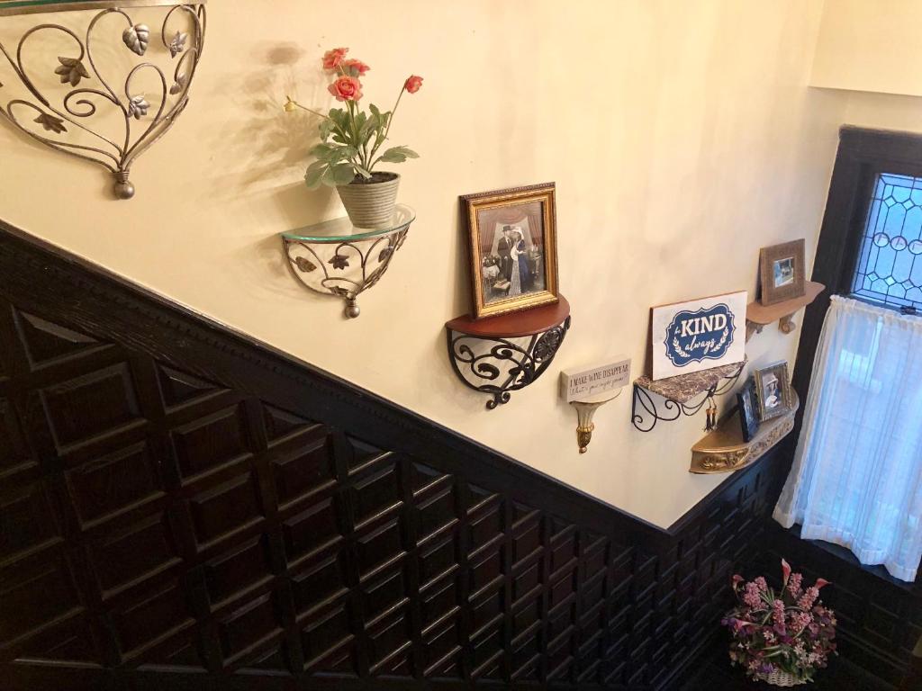 Redwood Bed and Breakfast Photo 5