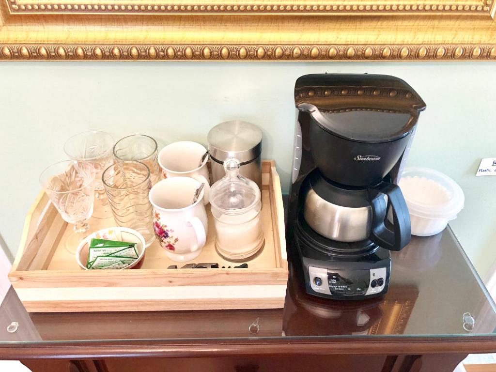 Redwood Bed and Breakfast Photo 11