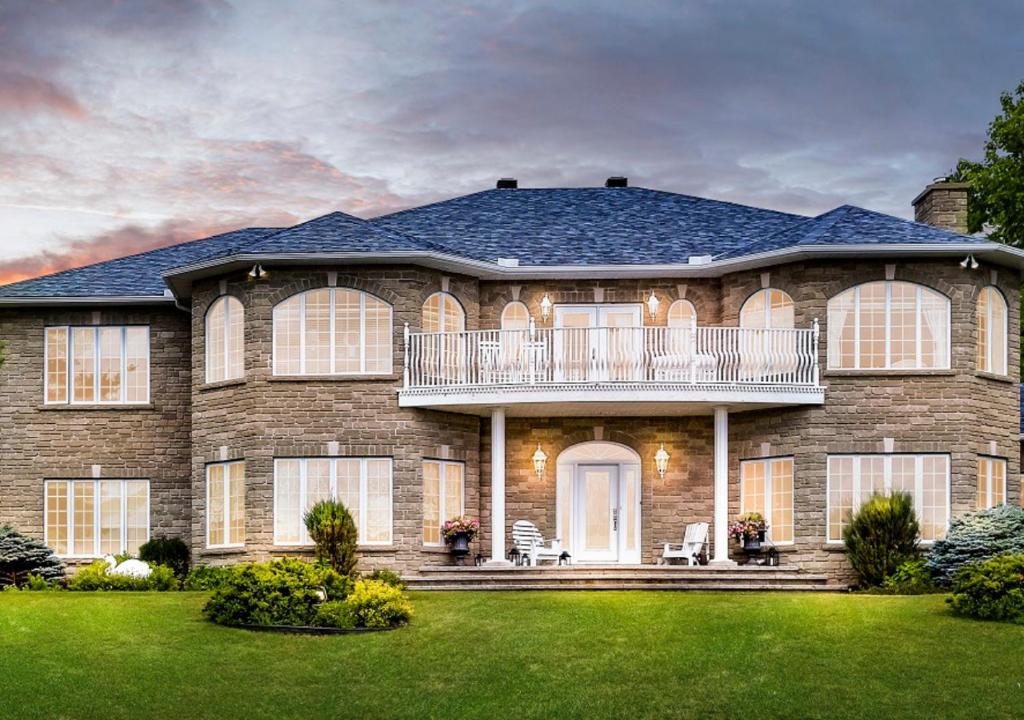 Greystone on Golden Lake, Deacon