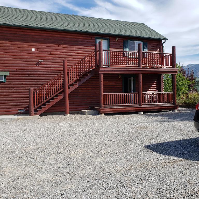 Wolf Den Log Cabin Motel and RV Park photo