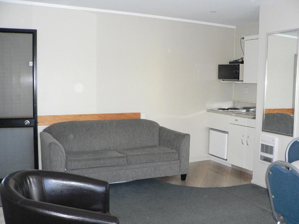 Shared lounge/TV area