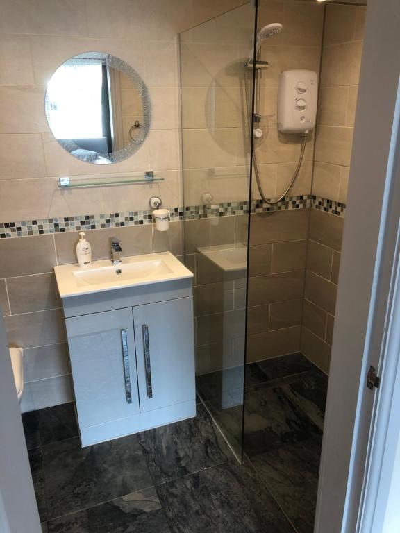 Private en-suite guestroom Ruthin photo