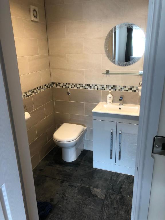 Private en-suite guestroom Ruthin photo