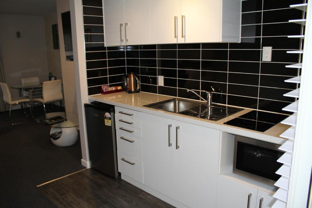 Birchwood Manor Motel