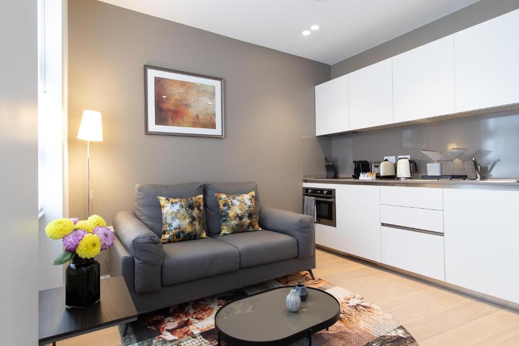 Mirabilis Apartments, Wells Court photo