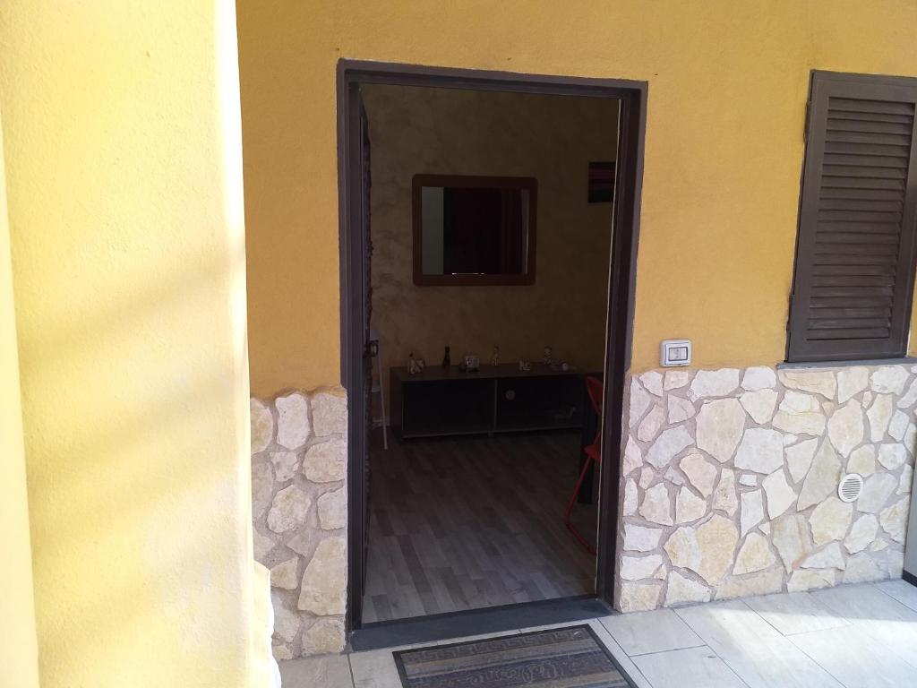 BED&FLY NEAR AIRPORT FONTANAROSSA Navetta gratis h24 reception h24 photo