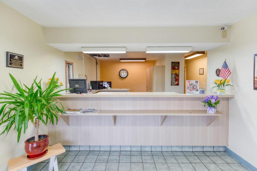 Days Inn by Wyndham New Philadelphia photo