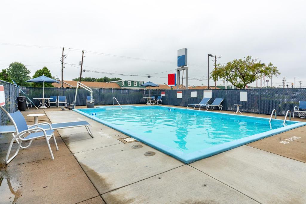 Days Inn by Wyndham New Philadelphia photo