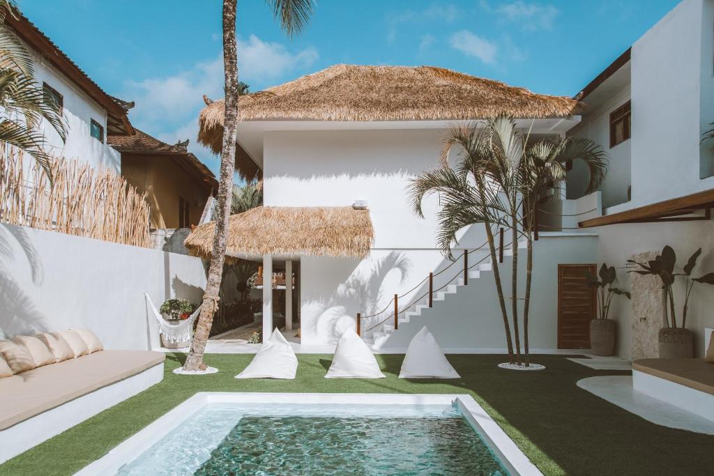 Kuna Bali photo