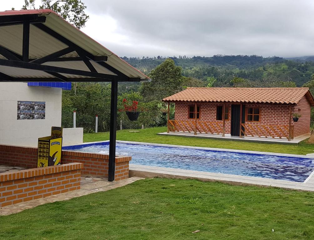 finca loma linda en pacho colombia