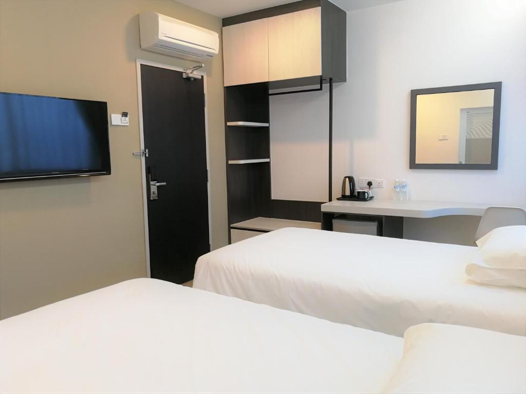 Legacy Hotel photo