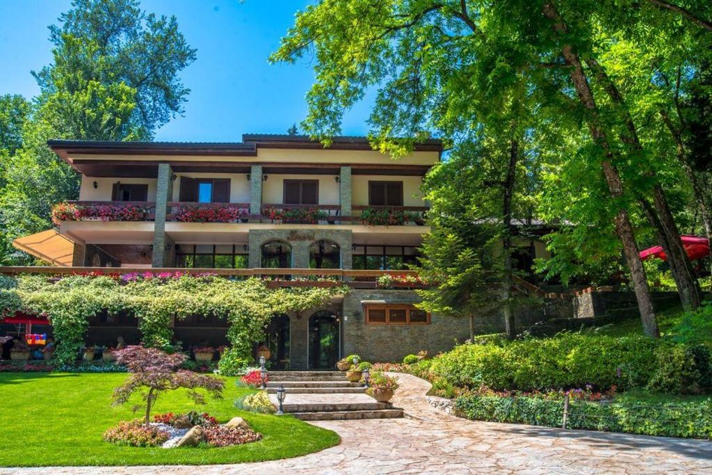 Hotel Restaurant Dreri — Hotel in Tirana
