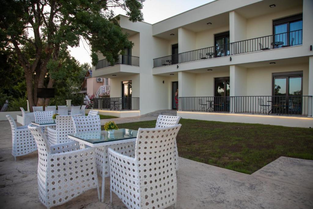 Apartments E&S - 1