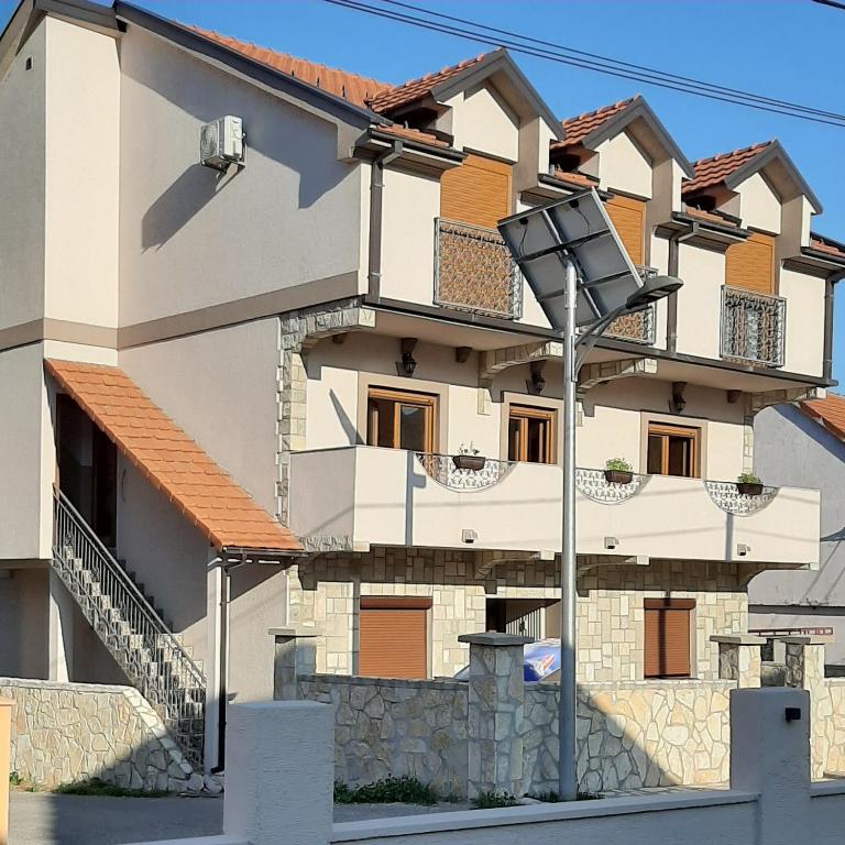 APARTMANI MIA VUKSANOVIC — Hotel in Cetinje