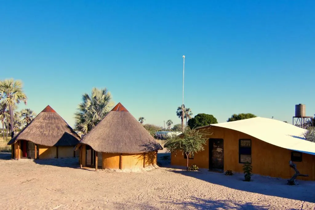Ongula Village Homestead Lodge, hotel en Omupumba
