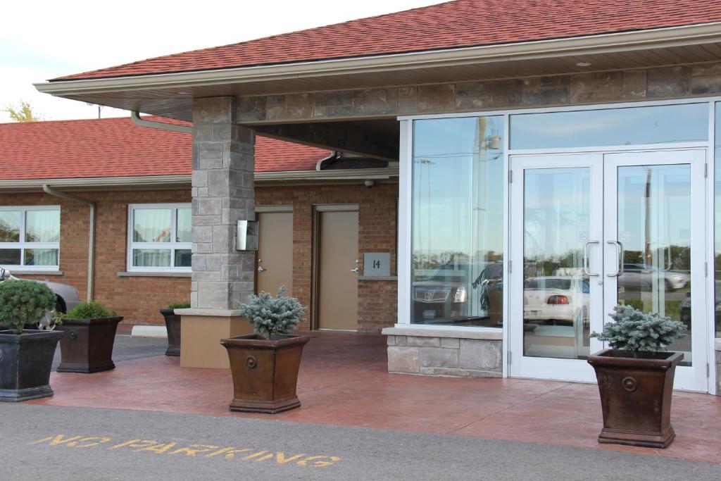 Regency Athletic Resort / Bar & Grill Niagara Falls, ON, Canada