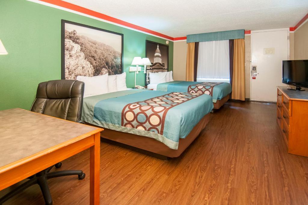 Super 8 By Wyndham Little Rock/Otter Creek photo