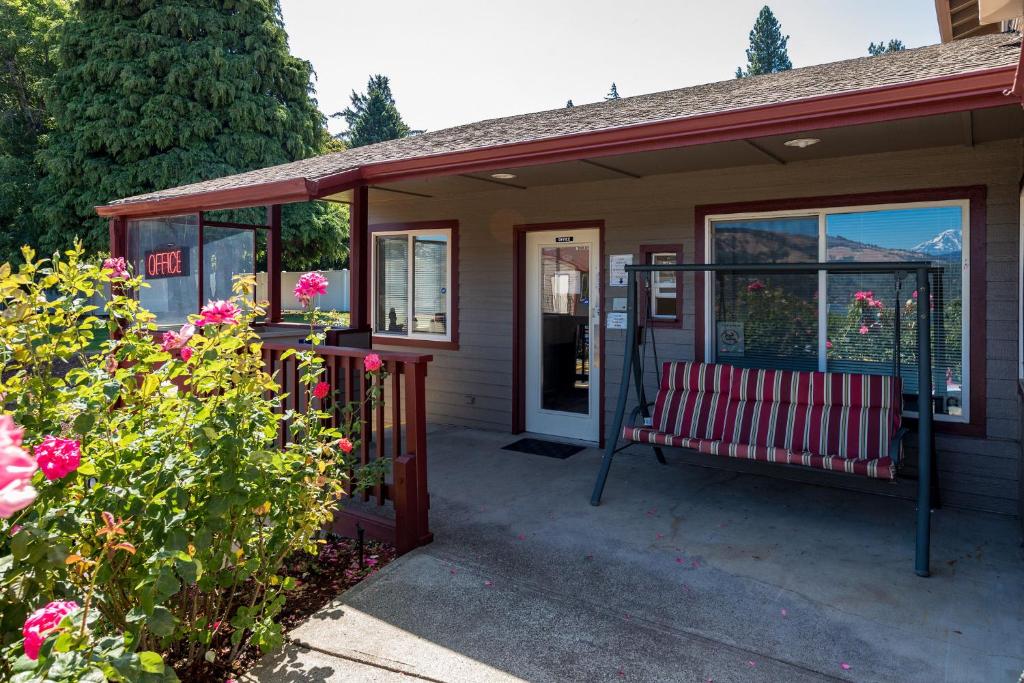 Riverview Lodge photo
