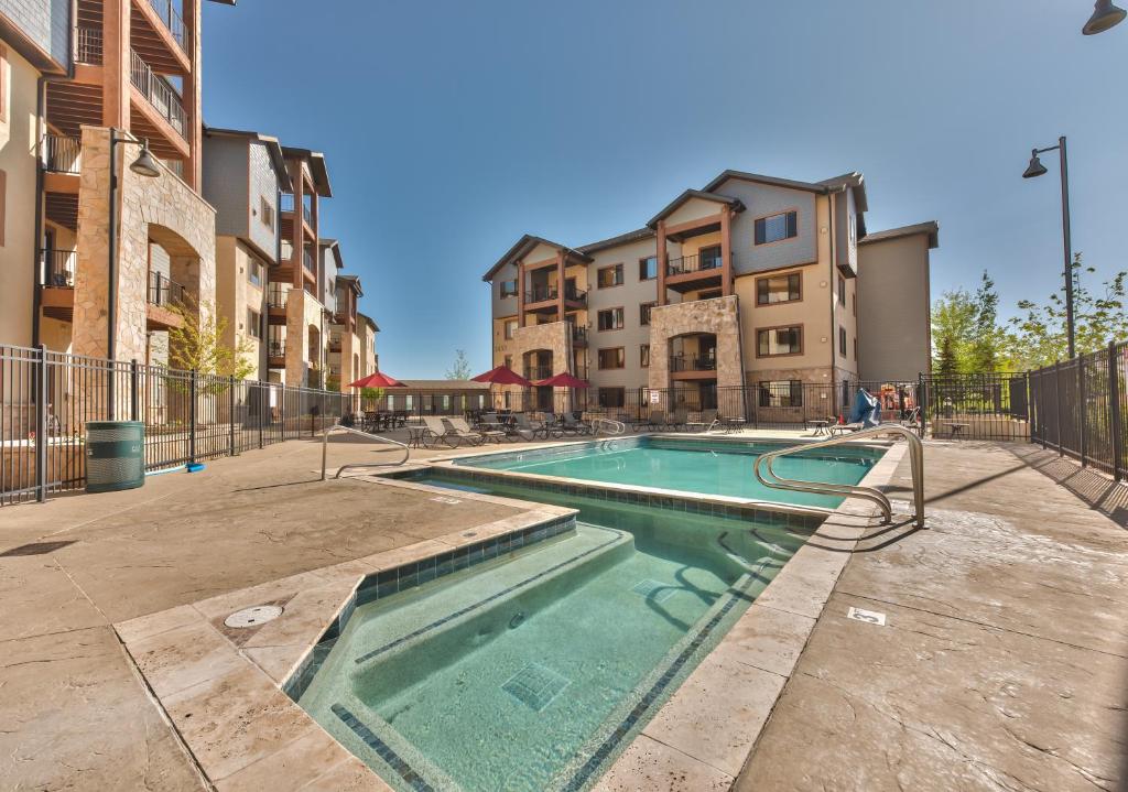 Silverado Lodge Two Queen Hotel Room by Canyons Village Rentals 223C photo