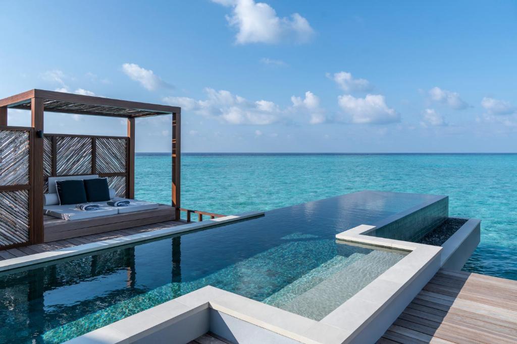 Four Seasons Resort Maldives at Landaa Giraavaru — Swimming pool in Baa Atoll, Baa