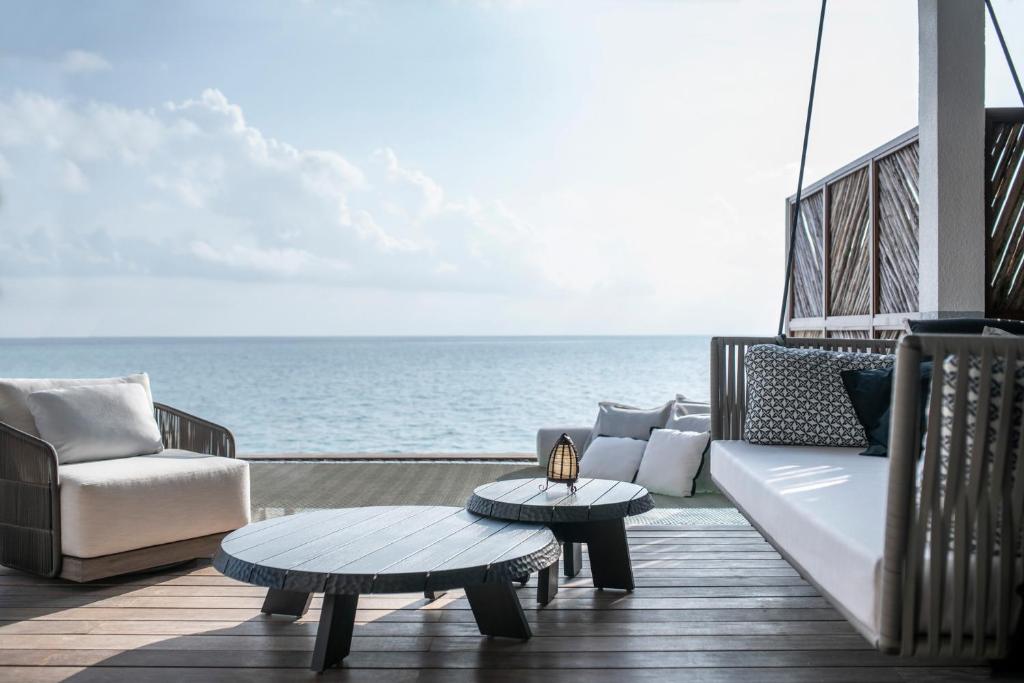Four Seasons Resort Maldives at Landaa Giraavaru — Hotel rooms in Baa Atoll, Baa