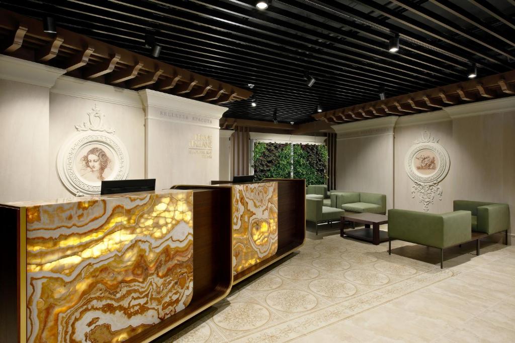 Front desk [24-hour]